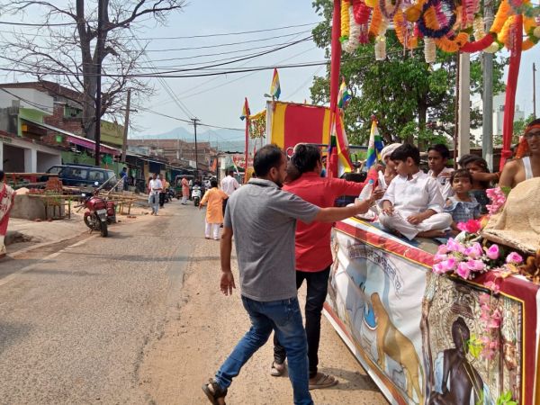 महावीर जयंती पर ट्रस्ट ने श्री सम्मेदशिखरजजी में निकली शोभायात्रा में बढ़ चड़ कर हिस्सा लिया